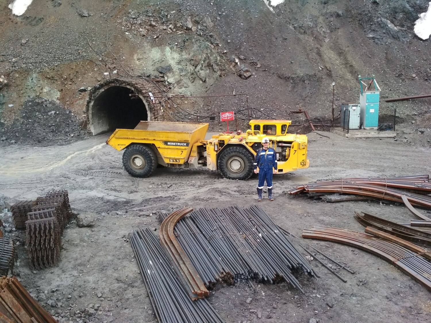  <span style="font-style: italic;">Наше преимущество - это Специалисты нашей компании, которые имеют многолетний опыт в сервисном обслуживании, монтаже, ремонте и диагностике гидравлической и электрической части промышленного оборудования ведущих иностранных производителей.</span>